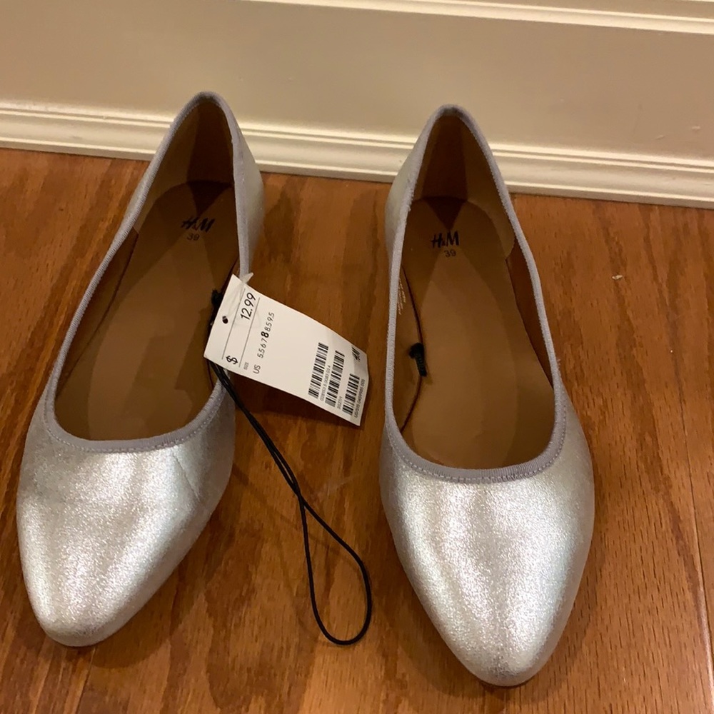NEW WITH TAGS! Silver flats